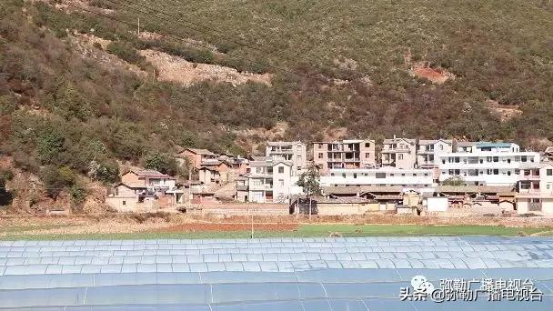 弥勒这一家子,穷!穷!富!富