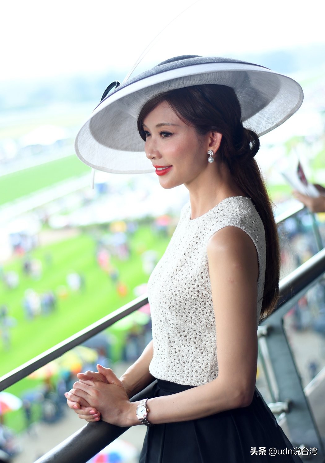 林志玲结婚一个月后首次晒自拍,林志玲结婚后首次公布亮相