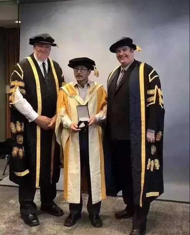 冷军的超写实绘画是造假的？画画40年代的作品都在这了，你来鉴别