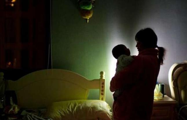 媳妇生孩子婆婆没管过,生孩子老公一家不管不问该怎么办