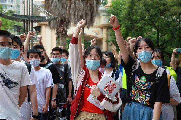 高三复习不想去学校怎么和老师说,高三学生不积极问老师问题咋办