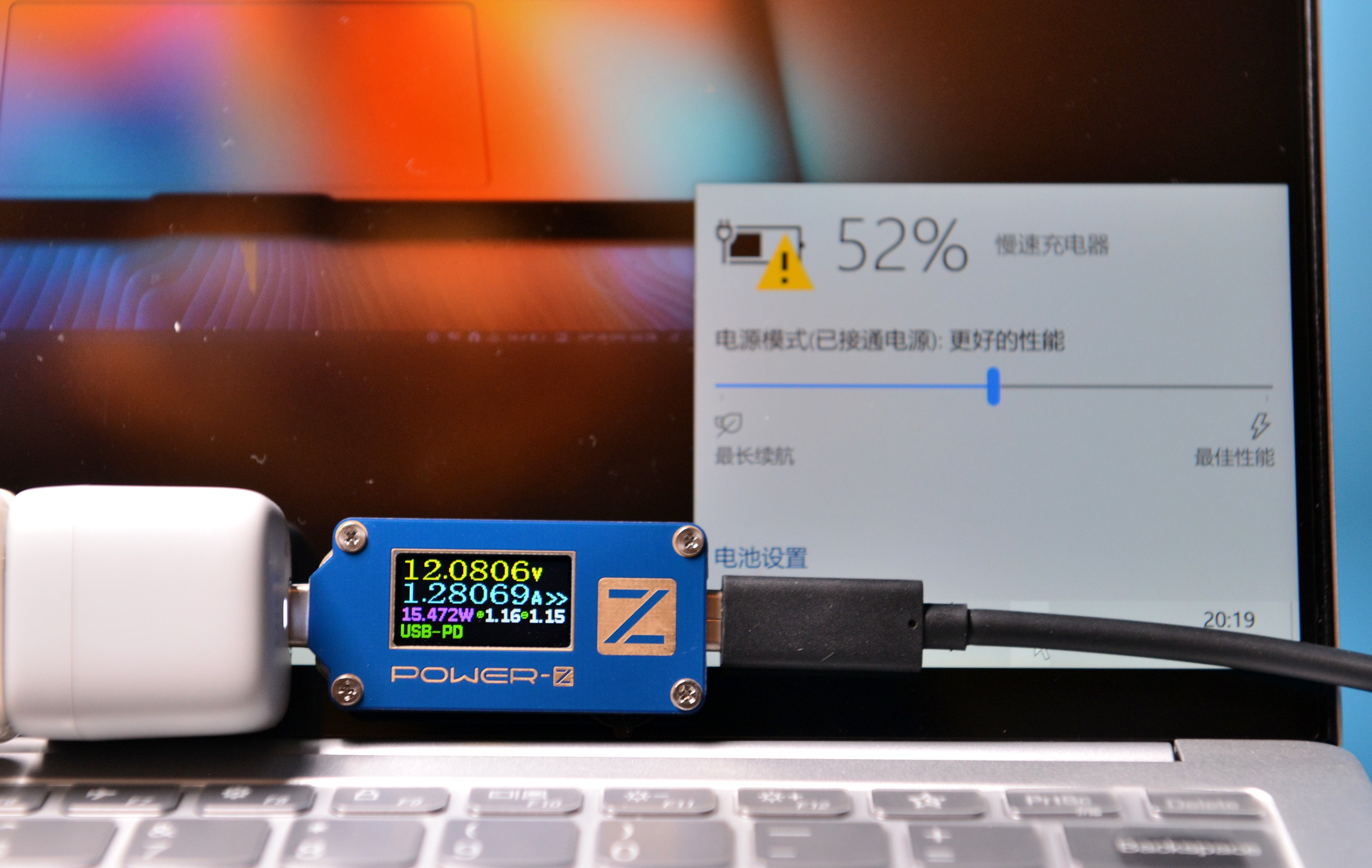 视觉清凉、温婉圆润的“小冰块”——UIBI柚比迷你快速充电器