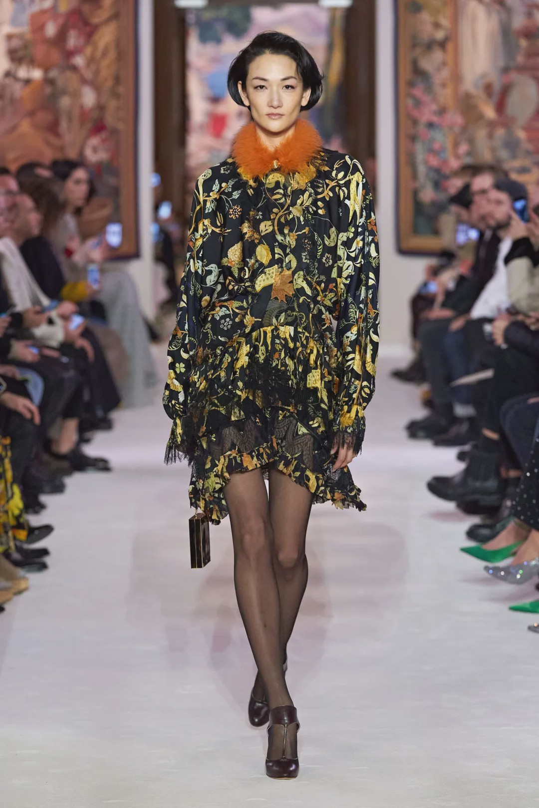 时装周看明星秀场,时装周走秀朋友圈背景