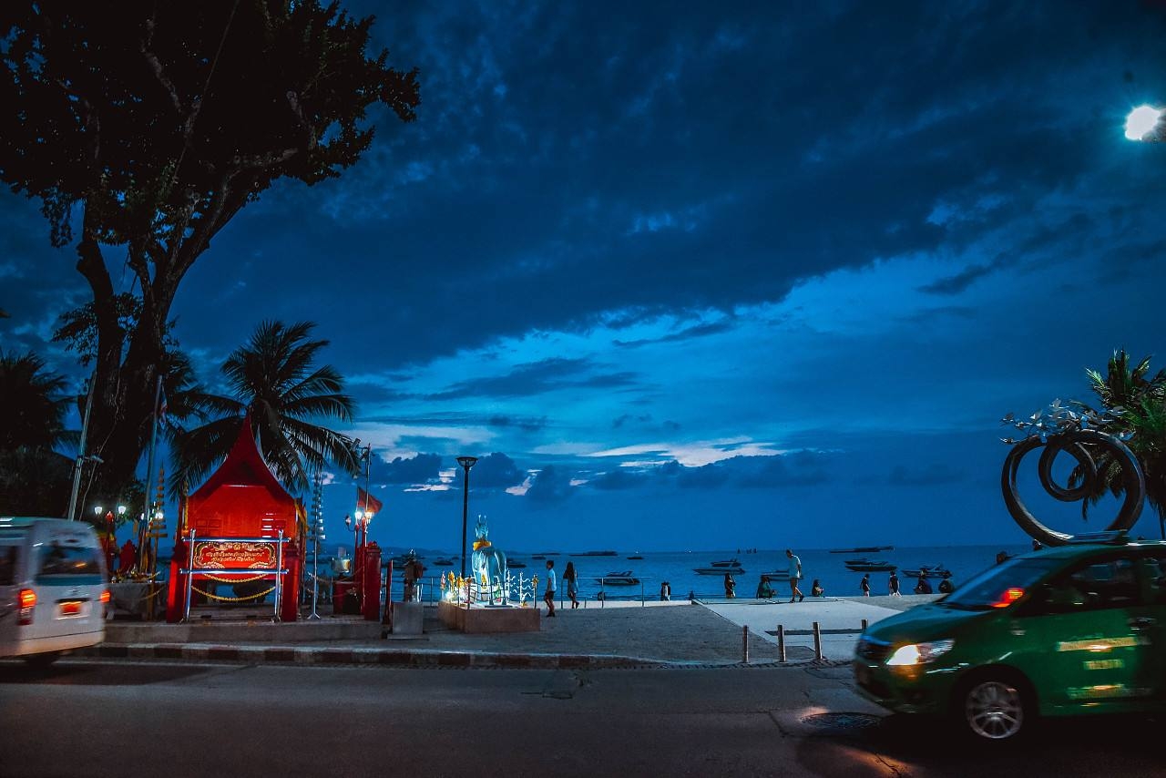 泰国跟团游免签,去泰国免签必须要报团吗