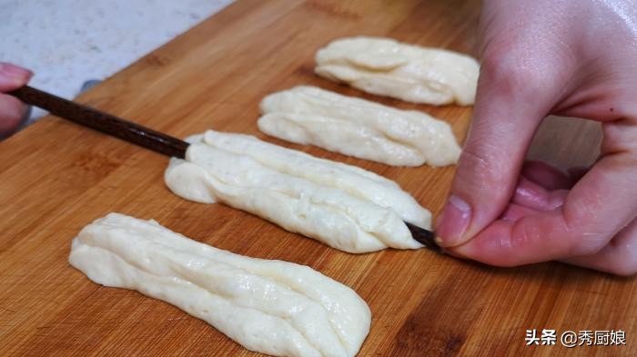 炸油条不放酵母和泡打粉可以么,炸油条要加鸡蛋吗