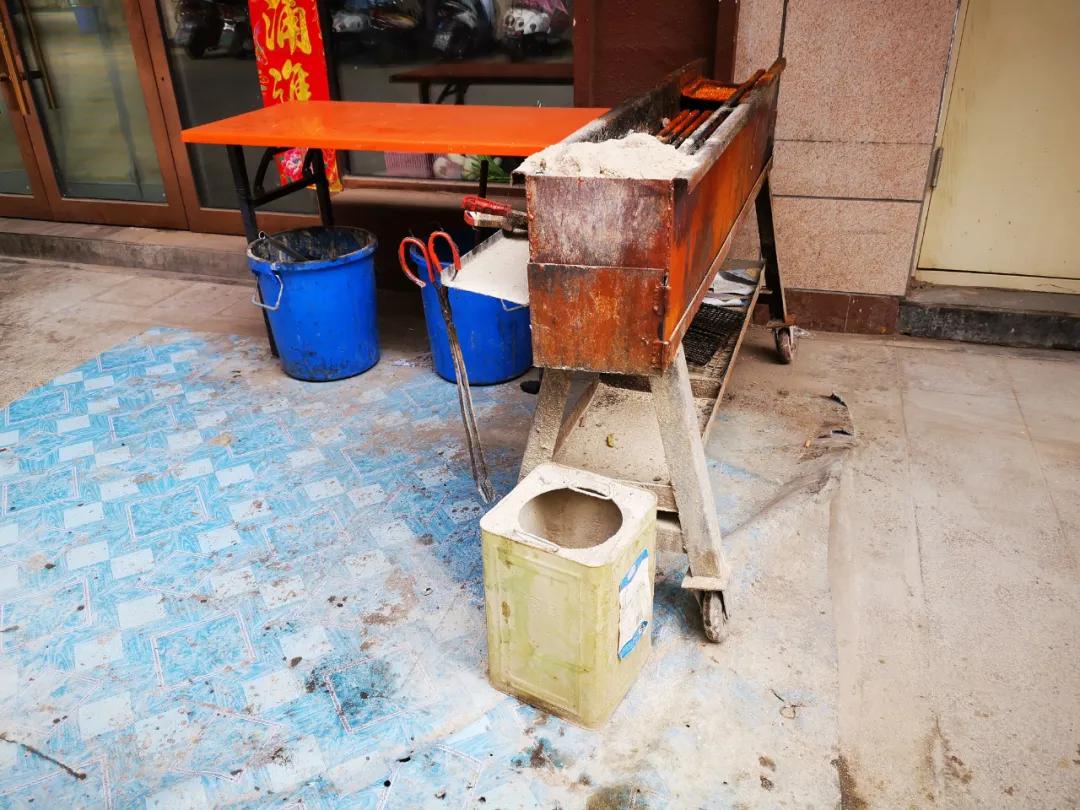 创城曝光台|新百广场秩序混乱问题依旧