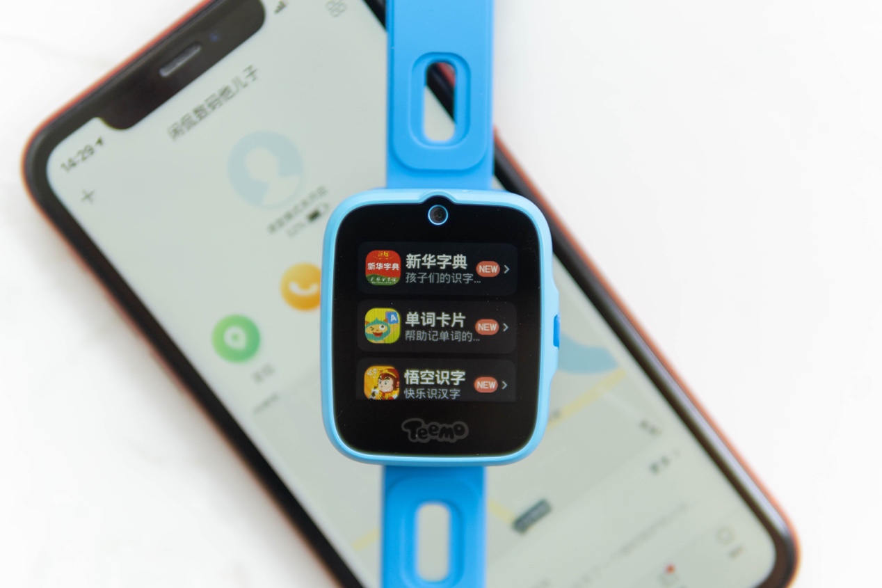 不在孩子身旁也守护安全,糖猫A10儿童电话手表,宝贝家长都喜欢