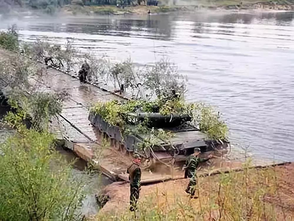 拔完牙窟窿里有食物残渣,拔完牙的窟窿进食物了怎么办