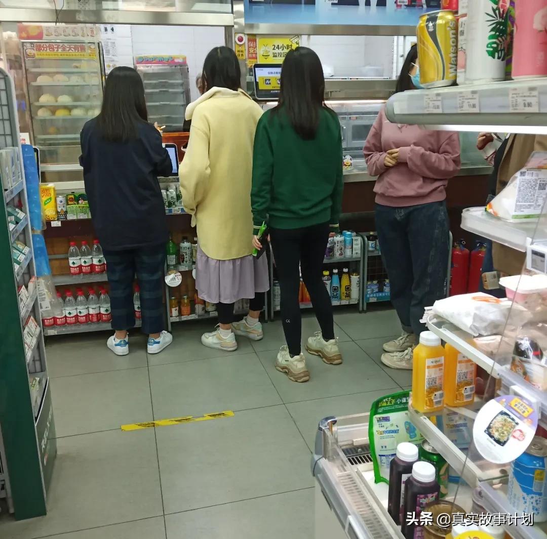 你见过北京的凌晨吗?一线城市的情绪,藏在24小时营业的便利店里