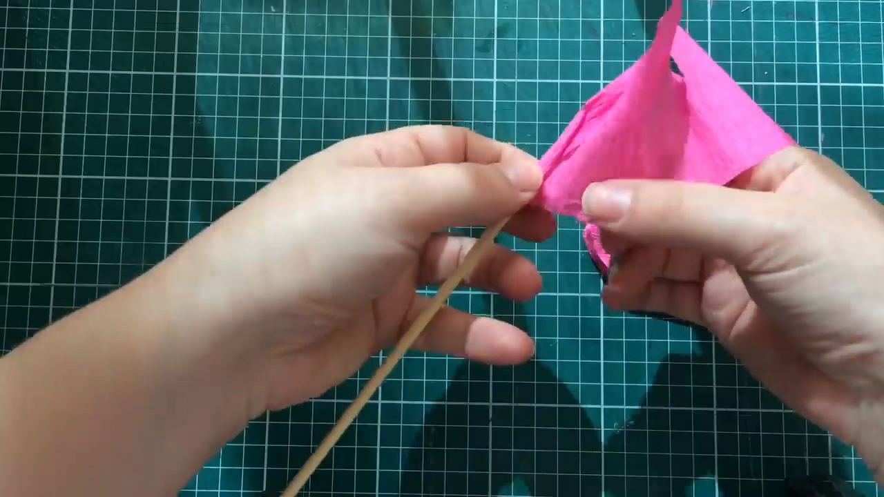 褶皱纸折花大全简单又漂亮,褶皱纸花教程简单好看