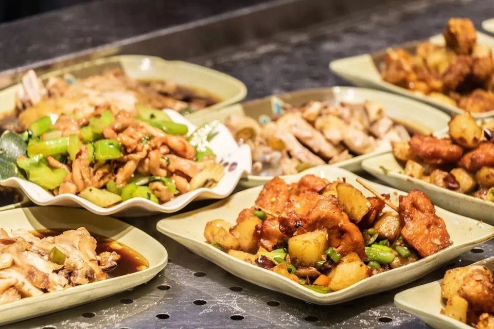 重庆高校食堂大比拼：西南大学9个食堂，城科的冒菜一斤才11元