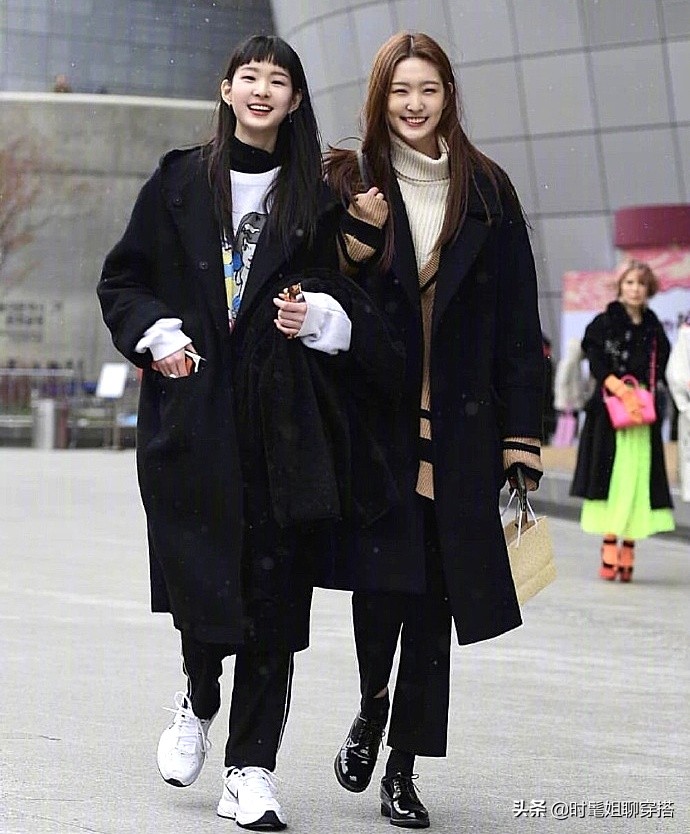 韩国特色服装街拍穿搭,韩国穿搭高级感街拍