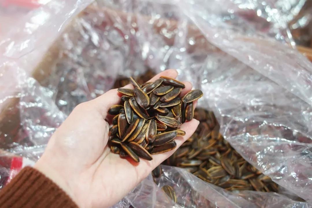 直端零食店“老巢”！好逛到两只手都拿不下