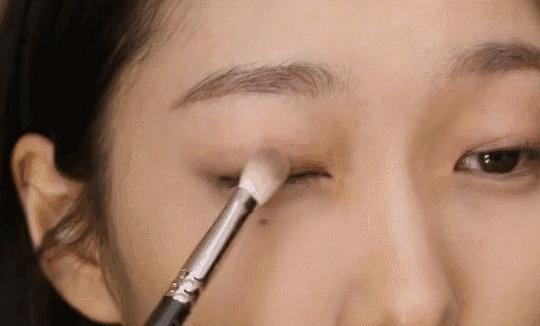 化妆的正确步骤顺序不卡粉不脱妆,新手化妆的正确化妆顺序视频