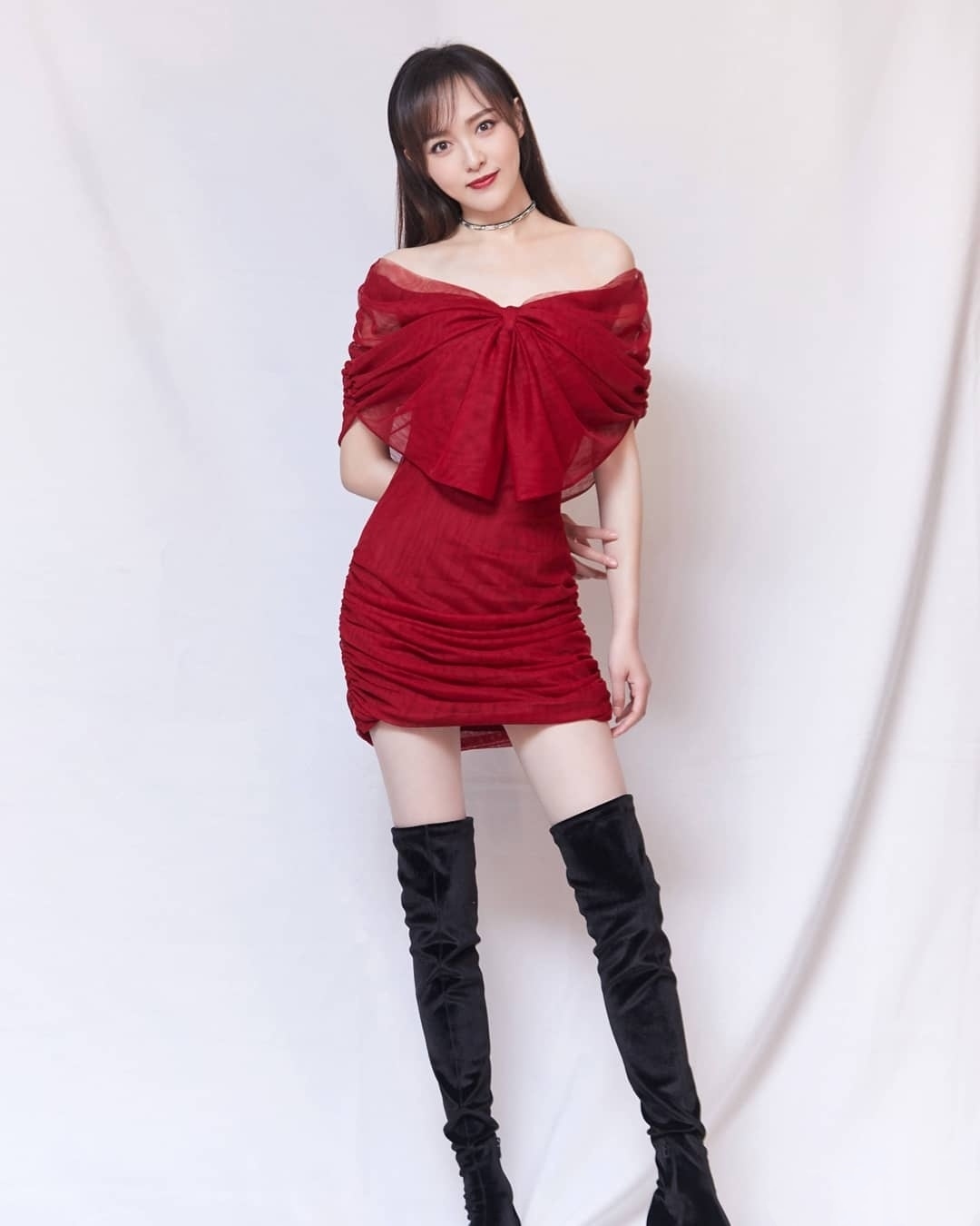 唐嫣穿蝴蝶结一字肩,唐嫣身穿蝴蝶结粉色礼裙惊艳全场