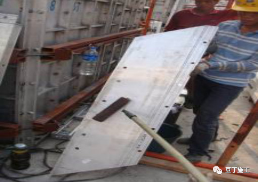铝合金模板怎么和木模达到持平,木模板铝模施工