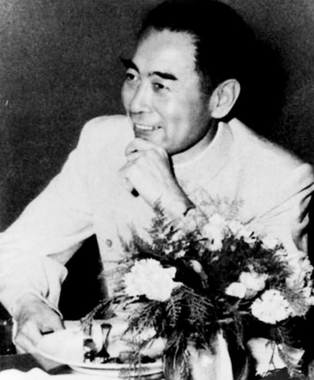 1971年,一件国宝在外宾宴会上离奇失踪,周总理如何高明处理?