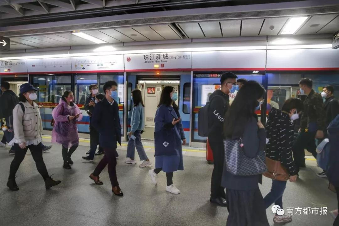 深圳复工第一天地铁站图,复工第一天的地铁