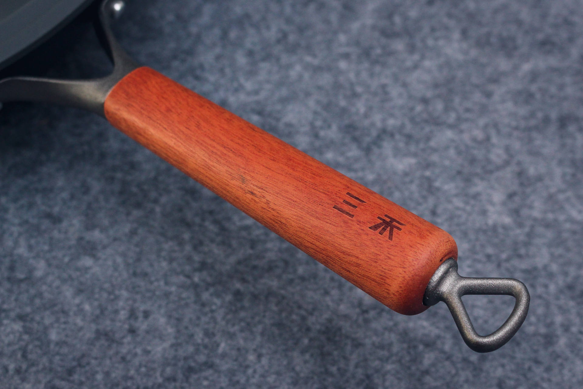 章丘铁锅和三禾不粘锅哪个好,三禾纯钛无涂层炒菜锅