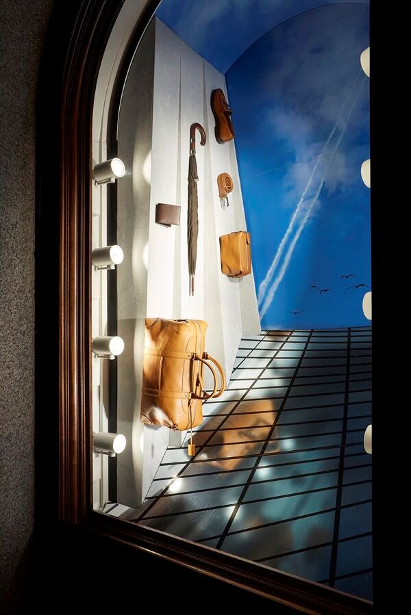 2018国际大牌春季橱窗丨店铺春色关不住，客似云来