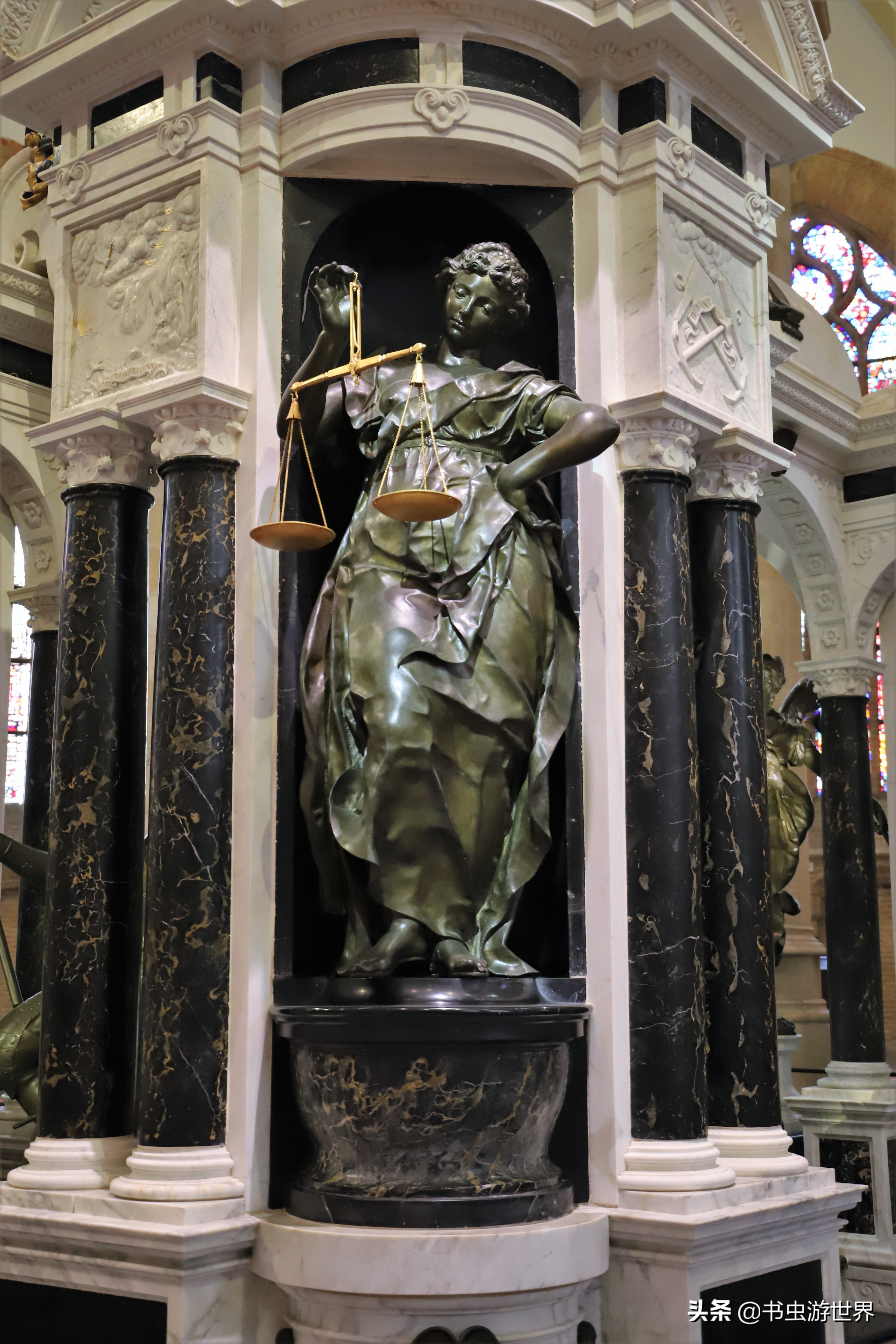 登上108米钟楼俯瞰13世纪古城，荷兰国父为何选择在这里安葬