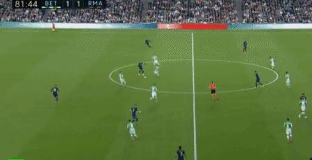 狂追30米目送对手绝杀！皇马队长太绝望球迷集体怒喊1人滚蛋