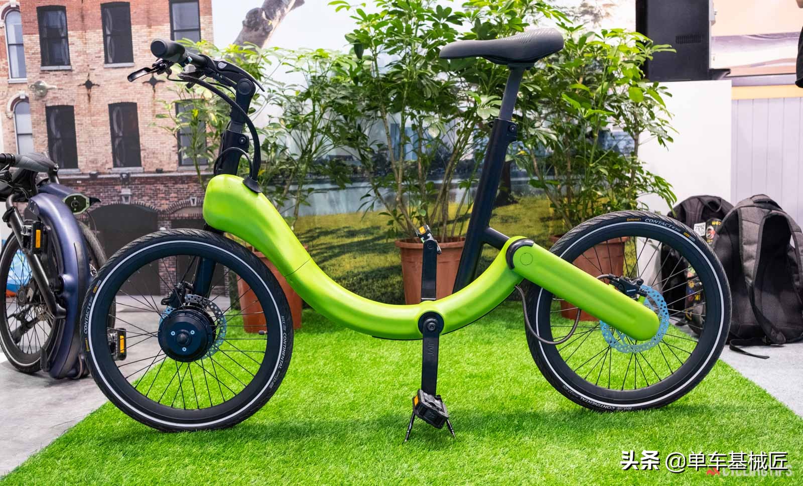 这是飞机，这是鸟……不，这是一个无压迫感的自行车车座