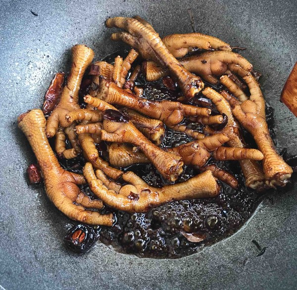 玉骨鸭爪怎么做才好吃,妈妈做的鸡爪实在太美味了