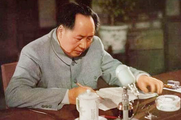 郦波诗词大会做的什么诗,郦波中国诗词大会百万雄师过大江