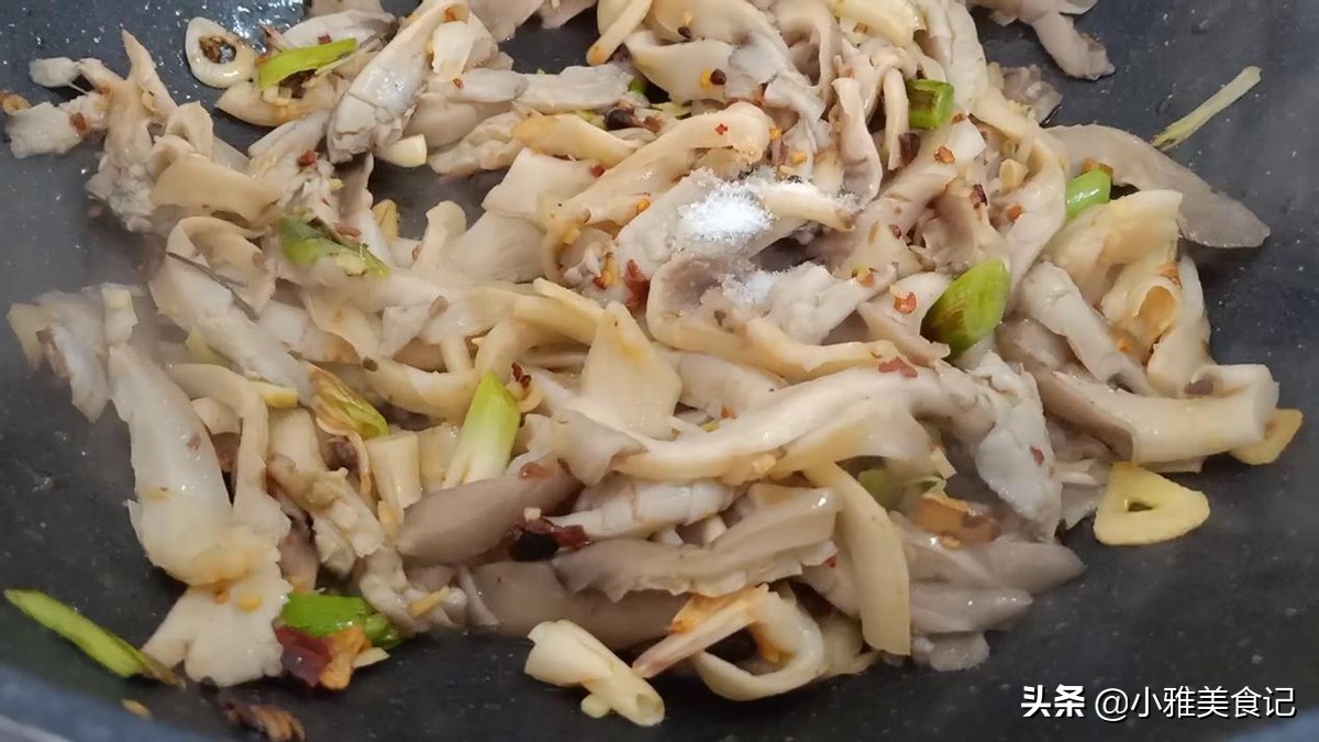 蘑菇加鸡蛋油菜做法,鸡蛋炒蘑菇的家常做法大全图解