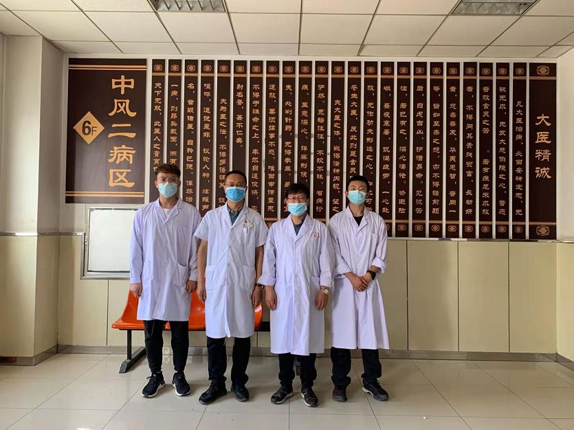 行走在义诊路上的康复专家王占德