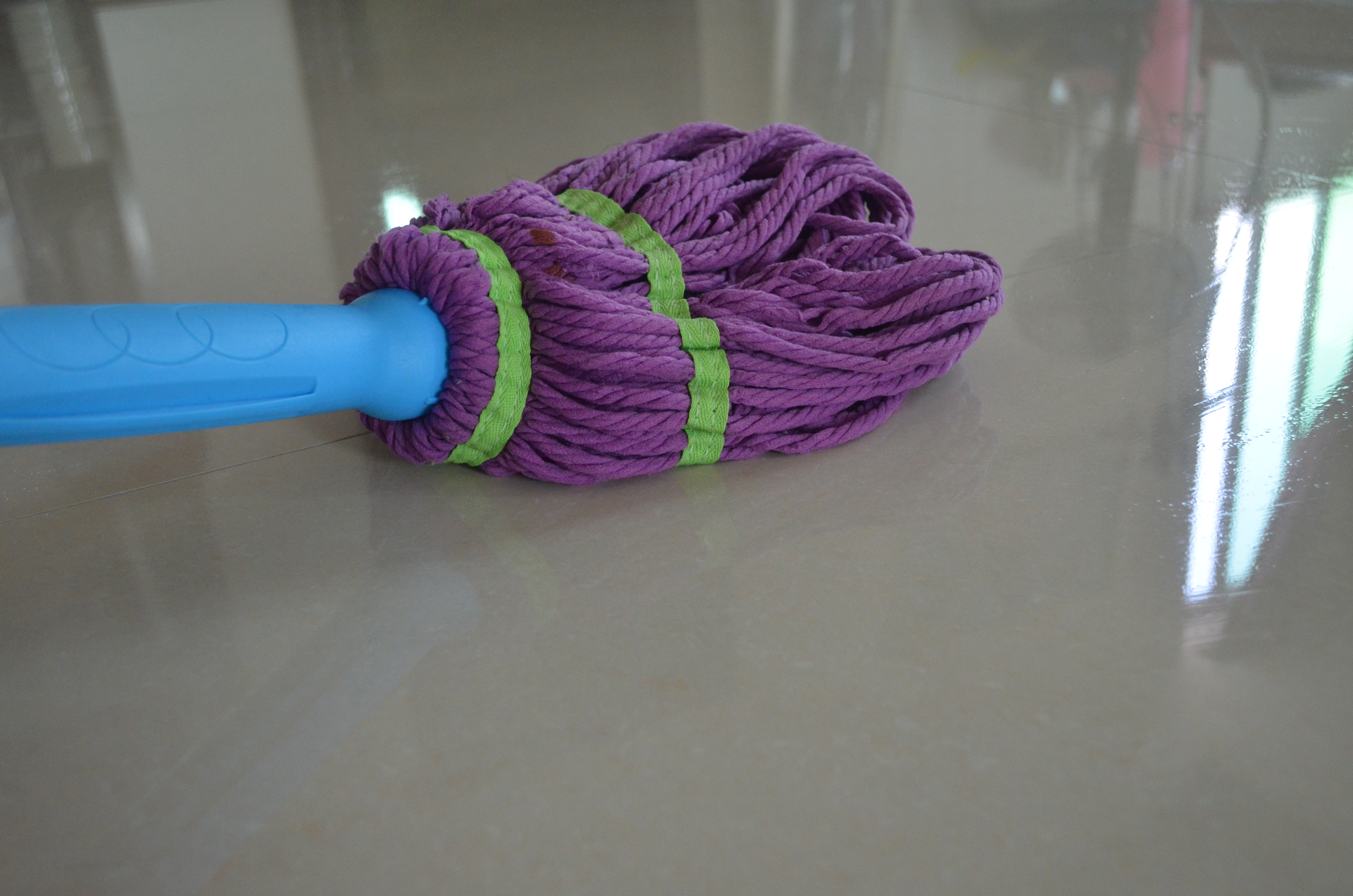 为什么拖完地板有股臭味,地板腥味大是不是地板不好