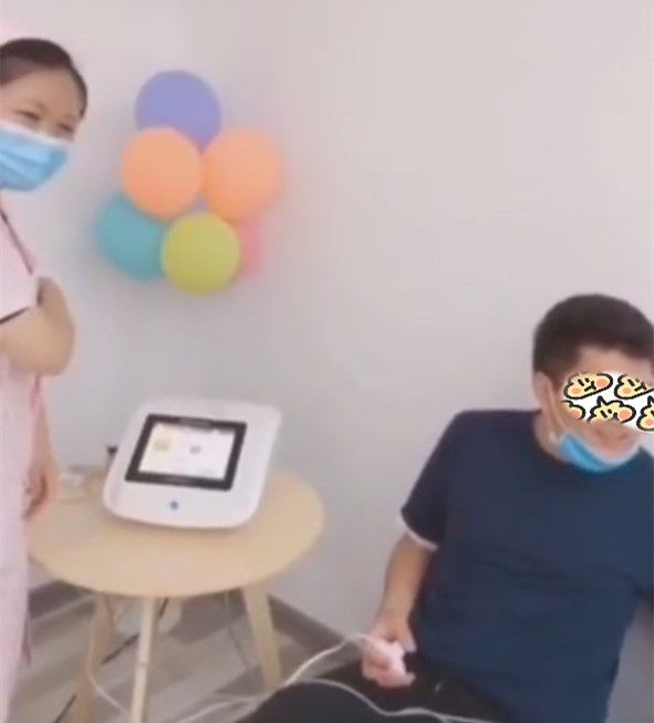 男人生孩子体验分娩疼痛,男人在医院里体验生宝宝