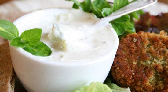 早上喝酸奶空腹喝好还是饭后喝好,酸奶早上可以喝吗空腹能喝酸奶吗