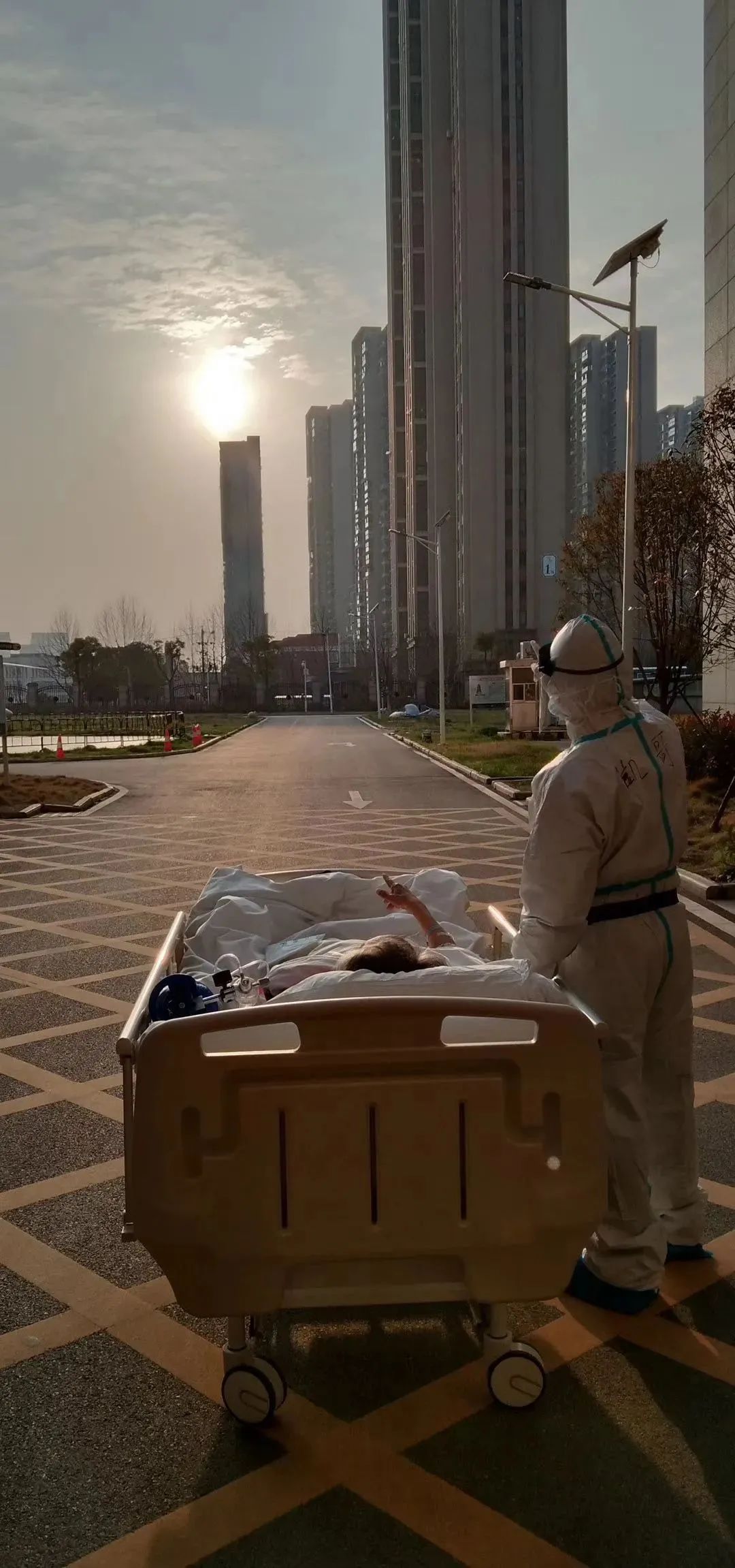 我在淘宝为医生们备好了“软猬甲”:希望这件衣服的销量为0