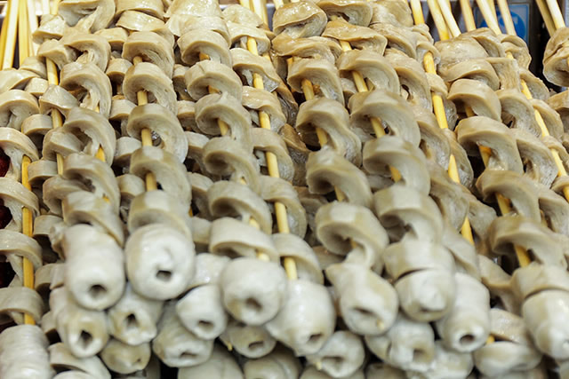 做什么样的街头小吃生意最火,做什么街边小吃生意比较赚钱