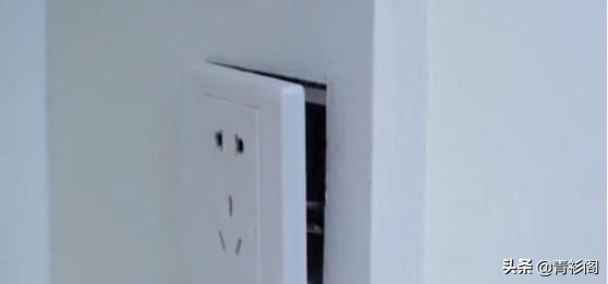 墙上插座整体松动用什么胶水,墙壁上的插座松动了如何解决