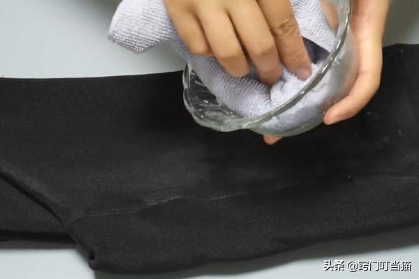 裤子怎么选才不会起球粘毛不皱,裤子怎么穿才不会起球