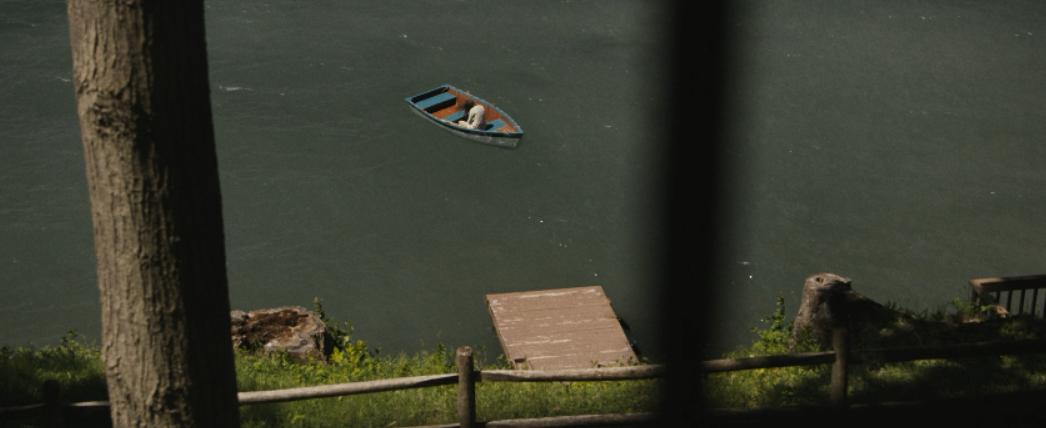 丈夫离奇自杀,竟化作鬼魂留在家中?看一眼镜子,没那么简单……