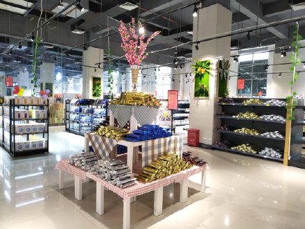 超市五一主题陈列,五一节超市入口创意陈列