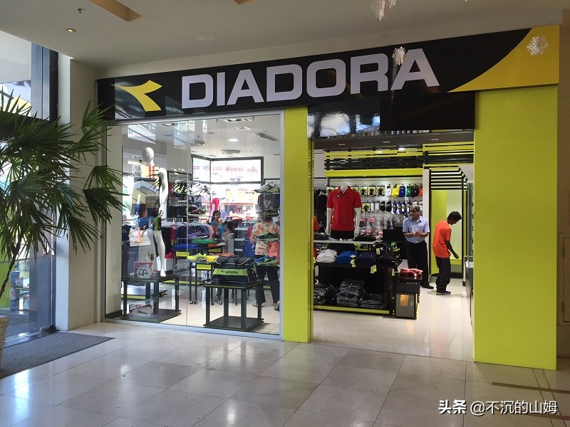 耐克品牌历史,运动品牌阿迪达斯发展历程