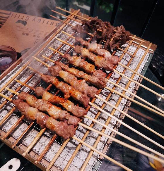 第一次去迪拜吃烤肉,迪拜来中国吃烧烤