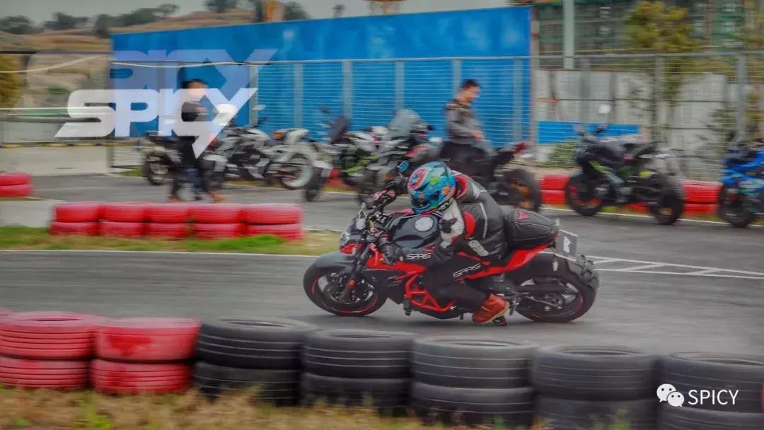 第一辆摩托车应该选踏板还是跨骑,福州摩托车新手入门