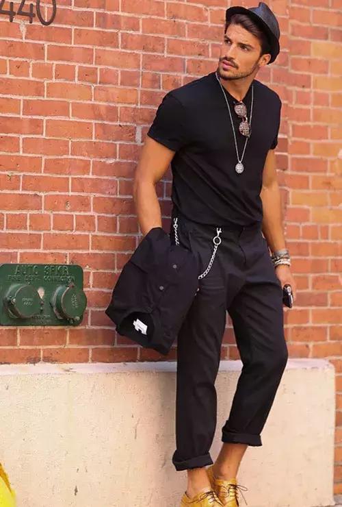 男士t恤穿大的好看吗,男士t恤怎么穿出时尚感