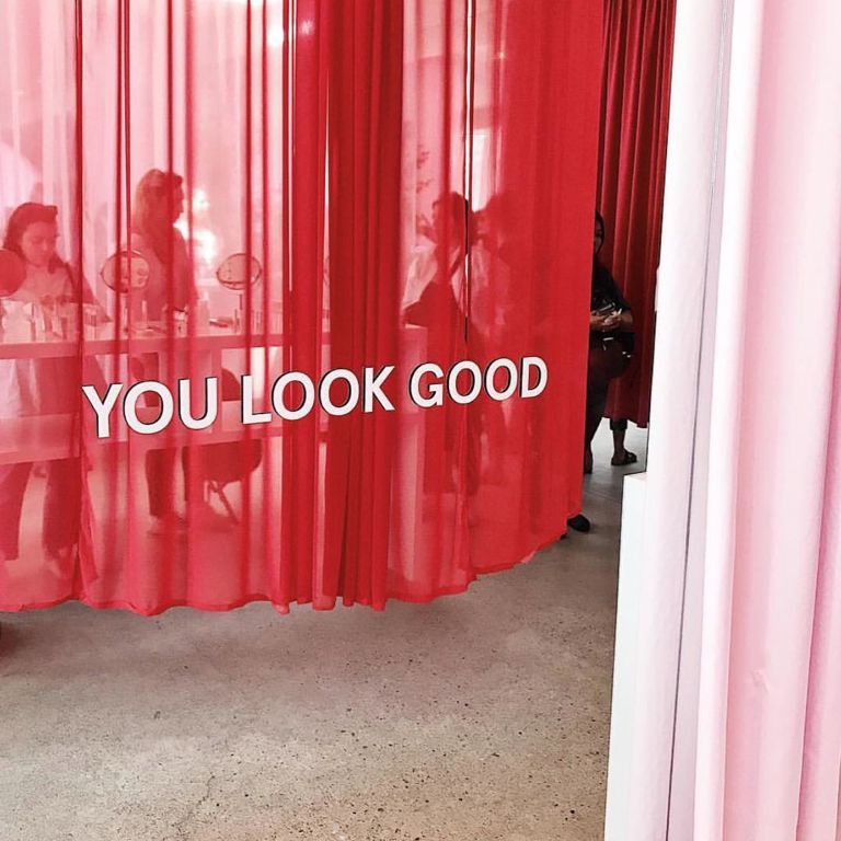 全网爆火彩妆,supreme粉底液