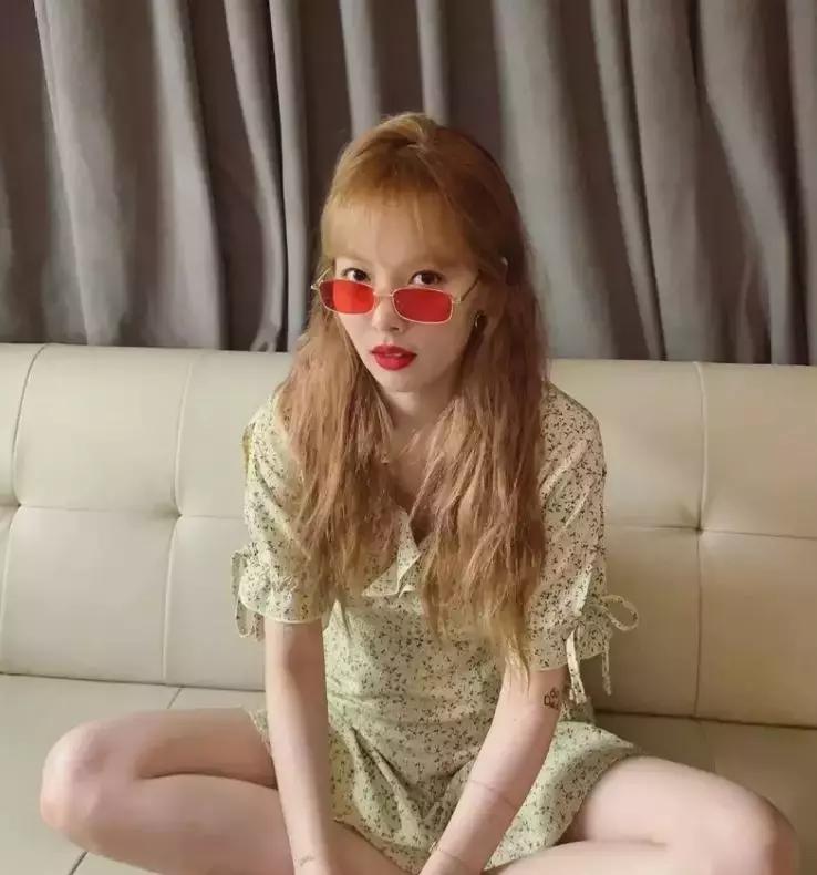 泫雅、迪丽热巴、关晓彤的印花裙，谁的品味更好？