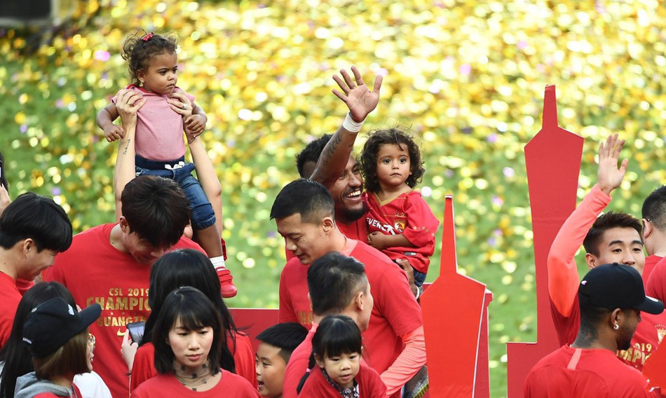 中超球队与国足队实力对比,中超中甲球队差距多大