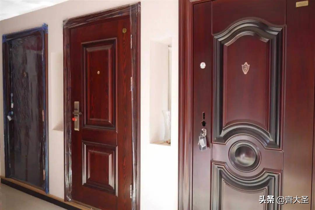 入户门改色贴膜好还是刷漆好,门改色是刷漆好还是喷漆好