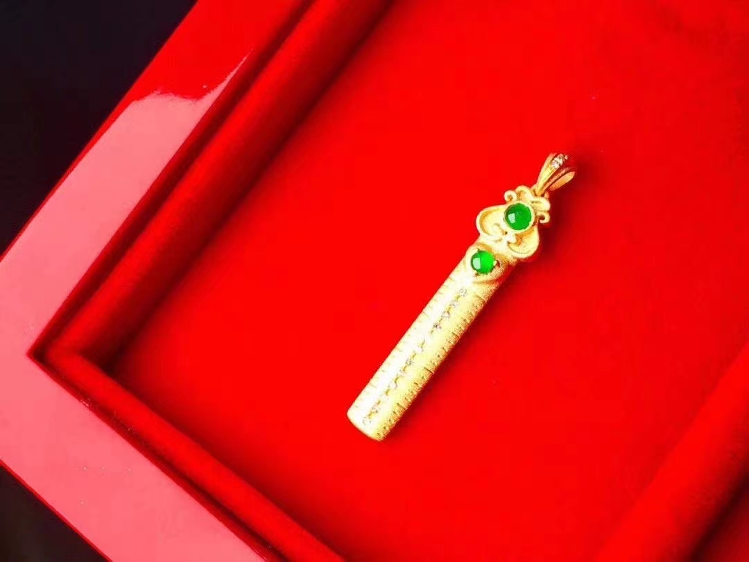 为什么结婚一定要买中国珠宝钻戒,结婚买钻戒好还是金首饰好