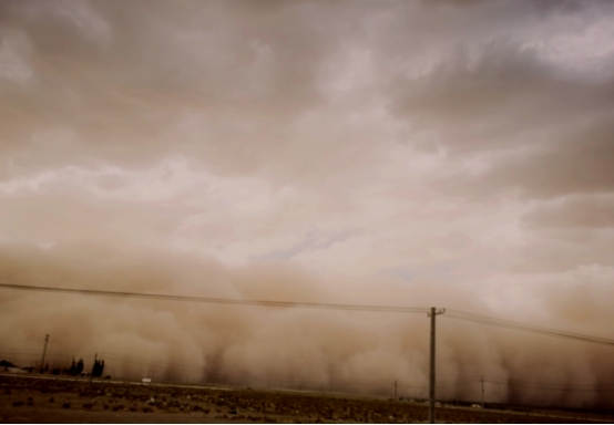 沙尘暴来袭天空立马变黑,敦煌沙尘暴来临时变成天昏地暗